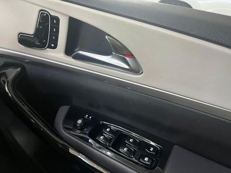 2026-Mahindra-XUV-700-20-AX7L-Auto-7-Seat_25