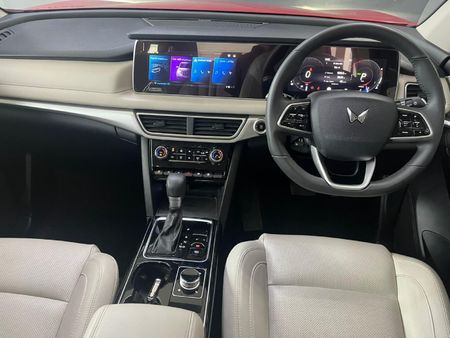 2026-Mahindra-XUV-700-20-AX7L-Auto-7-Seat_26