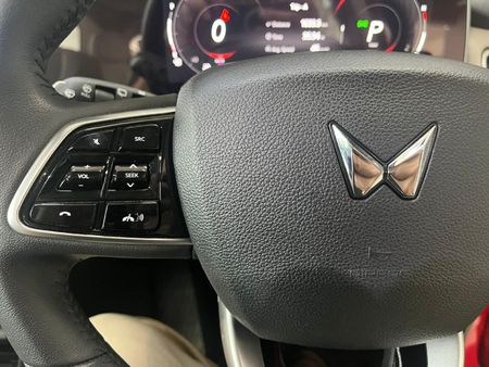 2026-Mahindra-XUV-700-20-AX7L-Auto-7-Seat_27