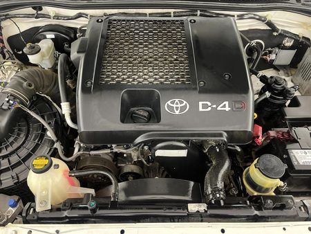 2014-Toyota-Hilux-30-D-4D-Raider-Xtra-Cab_13