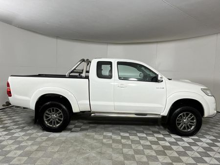 2014-Toyota-Hilux-30-D-4D-Raider-Xtra-Cab_16