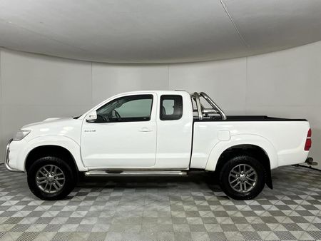 2014-Toyota-Hilux-30-D-4D-Raider-Xtra-Cab_18