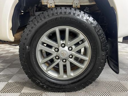 2014-Toyota-Hilux-30-D-4D-Raider-Xtra-Cab_5