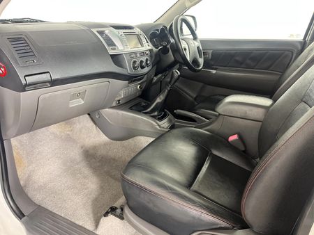 2014-Toyota-Hilux-30-D-4D-Raider-Xtra-Cab_7