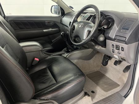 2014-Toyota-Hilux-30-D-4D-Raider-Xtra-Cab_8