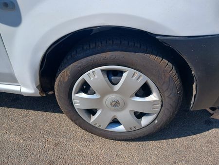 2021-Nissan-NP200-16_6