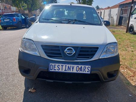 2021-Nissan-NP200-16_7