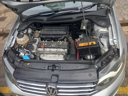 2019-Volkswagen-Polo-6-sedan_10