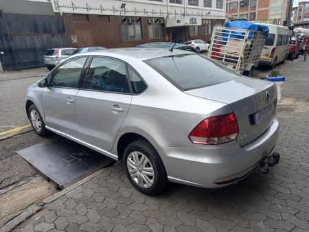 2019-Volkswagen-Polo-6-sedan_3