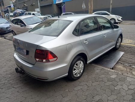 2019-Volkswagen-Polo-6-sedan_4