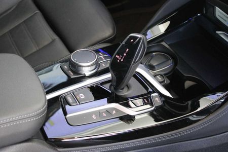 2021-BMW-X4-M40i_15