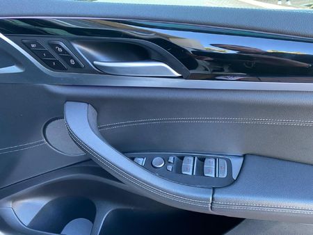 2021-BMW-X4-M40i_17