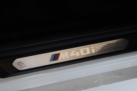 2021-BMW-X4-M40i_18