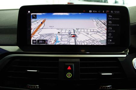 2021-BMW-X4-M40i_19