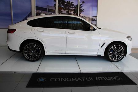 2021-BMW-X4-M40i_2