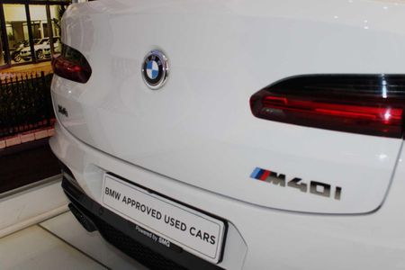 2021-BMW-X4-M40i_8