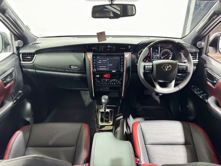 2026-Toyota-Fortuner-28-GD-6-RB-Auto_10