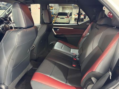 2026-Toyota-Fortuner-28-GD-6-RB-Auto_13