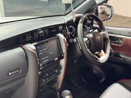 2026-Toyota-Fortuner-28-GD-6-RB-Auto_14