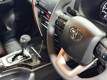 2026-Toyota-Fortuner-28-GD-6-RB-Auto_16