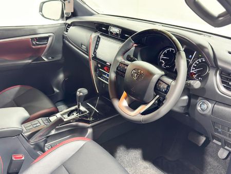 2026-Toyota-Fortuner-28-GD-6-RB-Auto_18