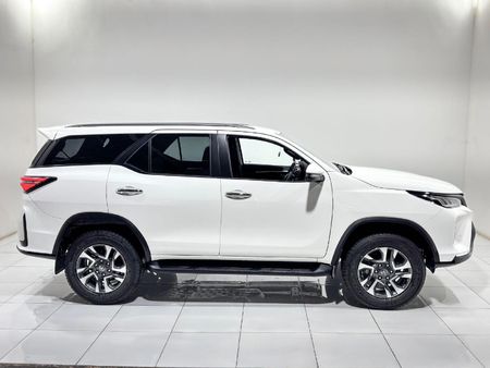 2026-Toyota-Fortuner-28-GD-6-RB-Auto_2
