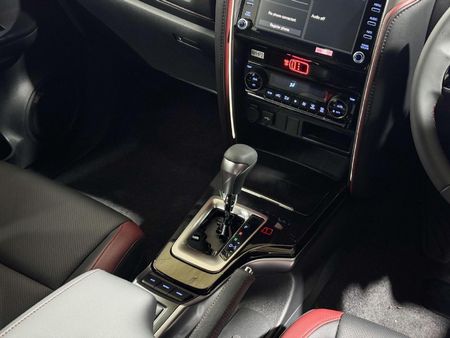 2026-Toyota-Fortuner-28-GD-6-RB-Auto_5