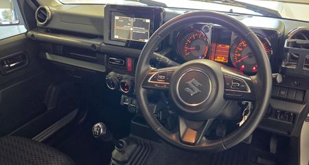 2019-Suzuki-Jimny-15-GLX_9
