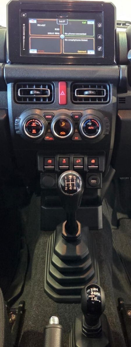 2019-Suzuki-Jimny-15-GLX_10