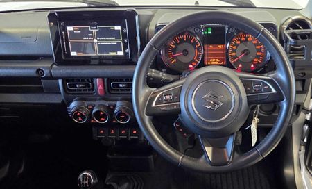 2019-Suzuki-Jimny-15-GLX_12