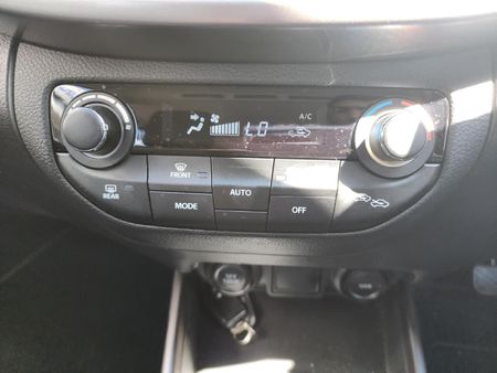2025-Suzuki-XL6-15-GLX-Auto_13