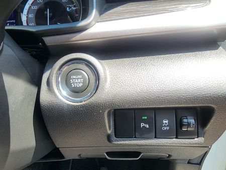 2025-Suzuki-XL6-15-GLX-Auto_16
