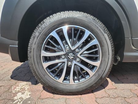 2025-Suzuki-XL6-15-GLX-Auto_23