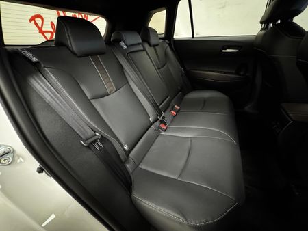 2025-Toyota-Corolla-Cross-18-XS_14