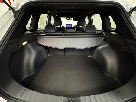 2025-Toyota-Corolla-Cross-18-XS_15