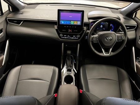 2025-Toyota-Corolla-Cross-18-XS_5