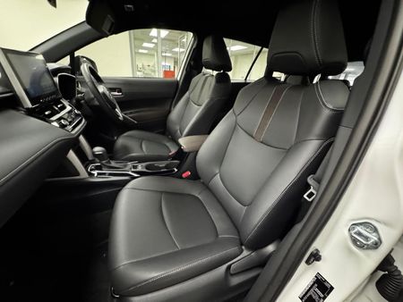 2025-Toyota-Corolla-Cross-18-XS_6