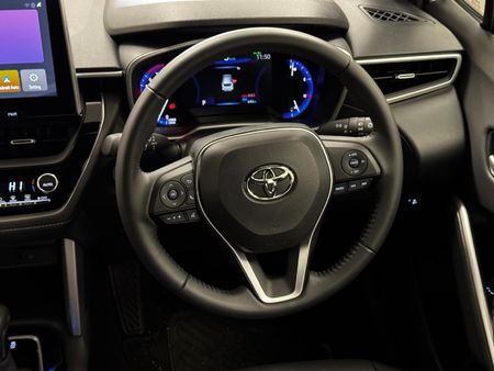 2025-Toyota-Corolla-Cross-18-XS_7