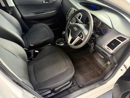 2012-Hyundai-i20-14-Fluid-Auto_5