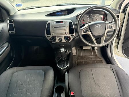 2012-Hyundai-i20-14-Fluid-Auto_6