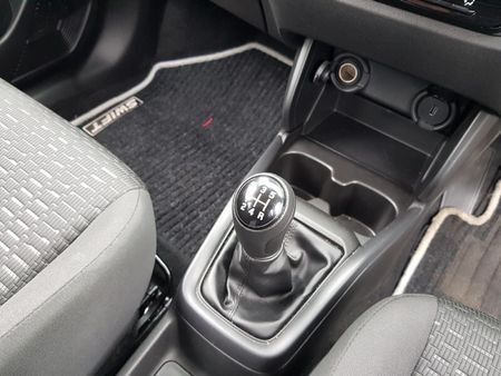 2025-Suzuki-Swift-12-GL_13