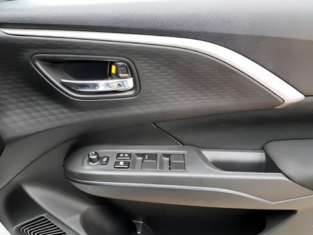 2025-Suzuki-Swift-12-GL_15