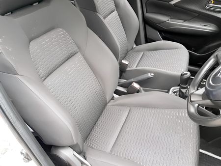 2025-Suzuki-Swift-12-GL_16