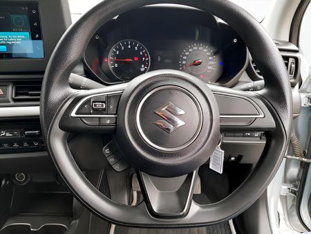 2025-Suzuki-Swift-12-GL_18