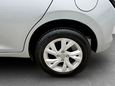 2025-Suzuki-Swift-12-GL_5