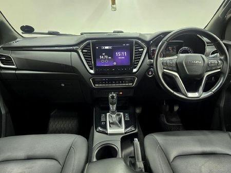 2023-Isuzu-D-Max-30-DDI-V-Cross-HR-Auto-Double-Cab_9
