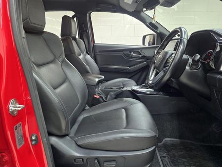 2023-Isuzu-D-Max-30-DDI-V-Cross-HR-Auto-Double-Cab_15