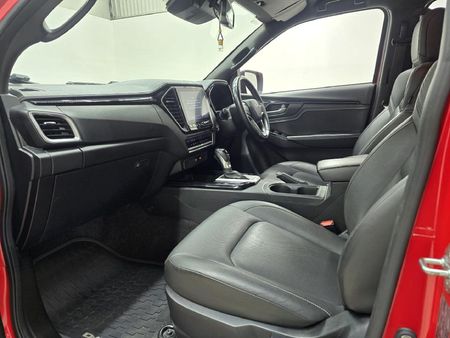 2023-Isuzu-D-Max-30-DDI-V-Cross-HR-Auto-Double-Cab_16