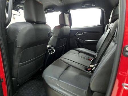 2023-Isuzu-D-Max-30-DDI-V-Cross-HR-Auto-Double-Cab_17