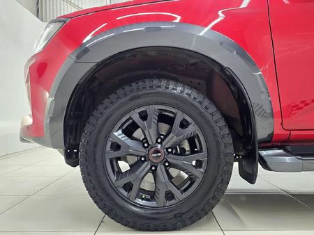 2023-Isuzu-D-Max-30-DDI-V-Cross-HR-Auto-Double-Cab_8